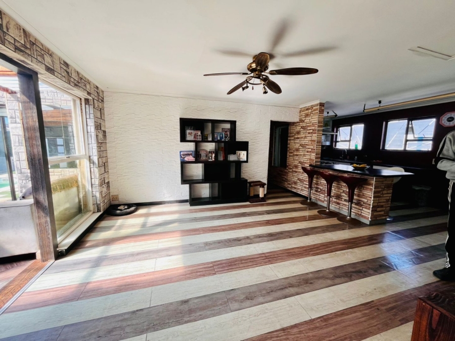 4 Bedroom Property for Sale in Wavecrest Western Cape